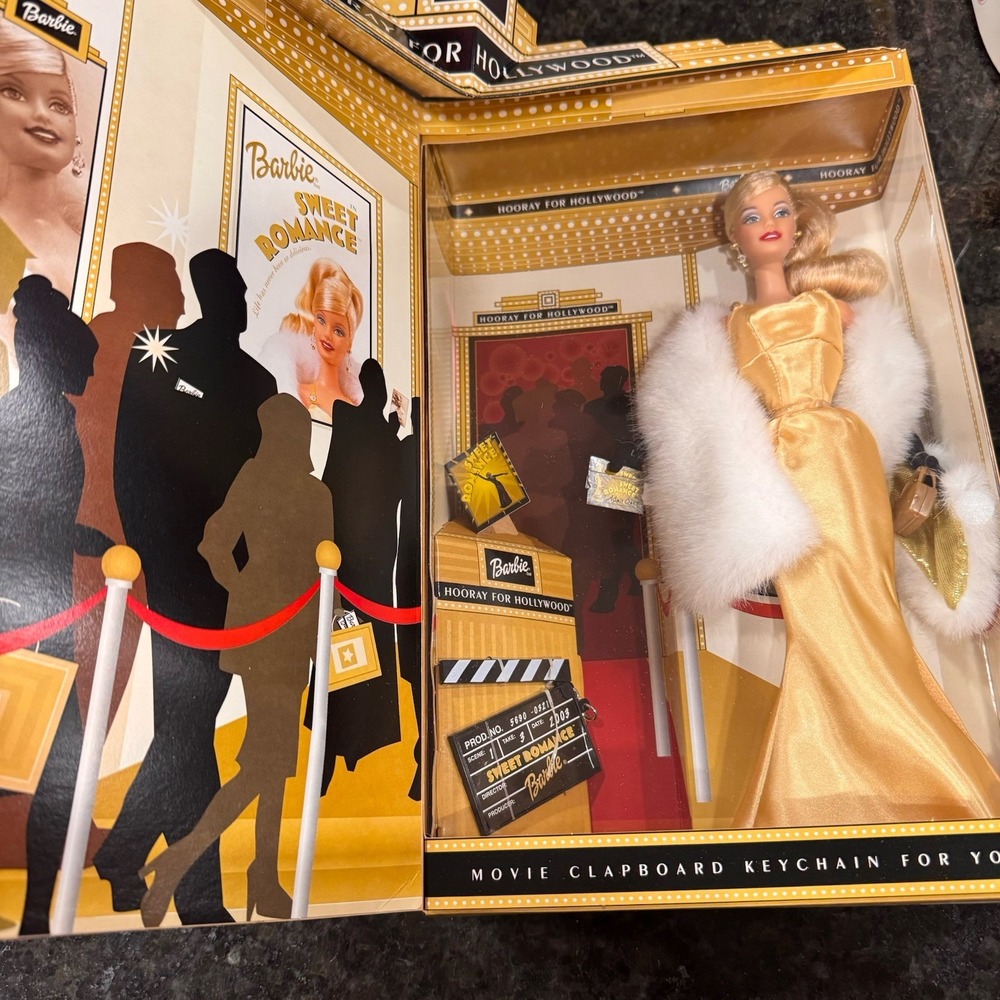 1998 Golden Hollywood Barbie MGM FAO Schwarz LE #22832 Mattel NRFB NIB